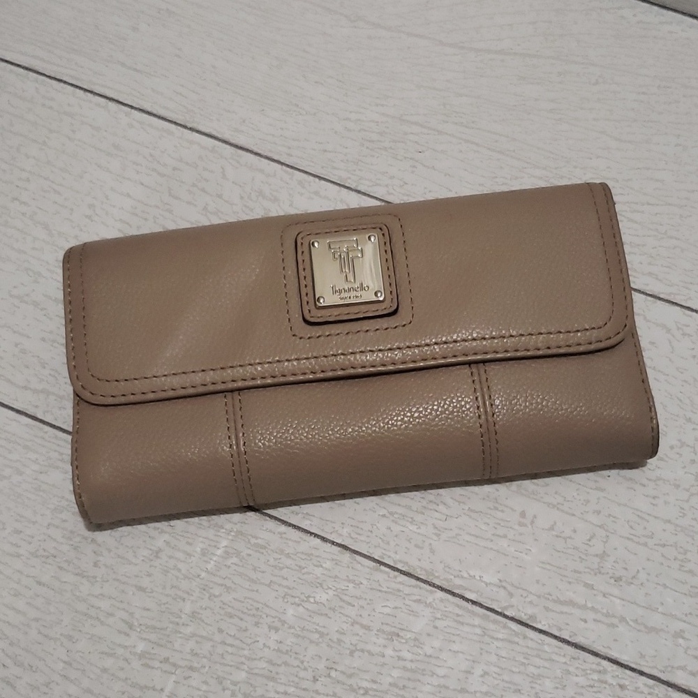 Tignanello nude pebble leather trifold wallet